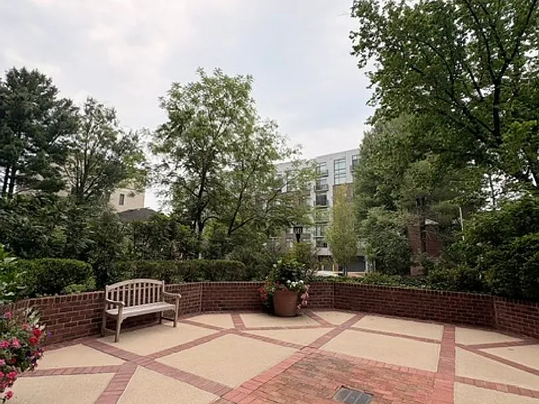 7500 Woodmont Ave #907 — Photo 30