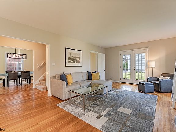3rd image of 17020 Lomond Blvd