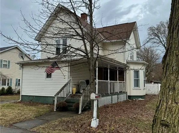 238 Whitney St, Conneaut, OH 44030