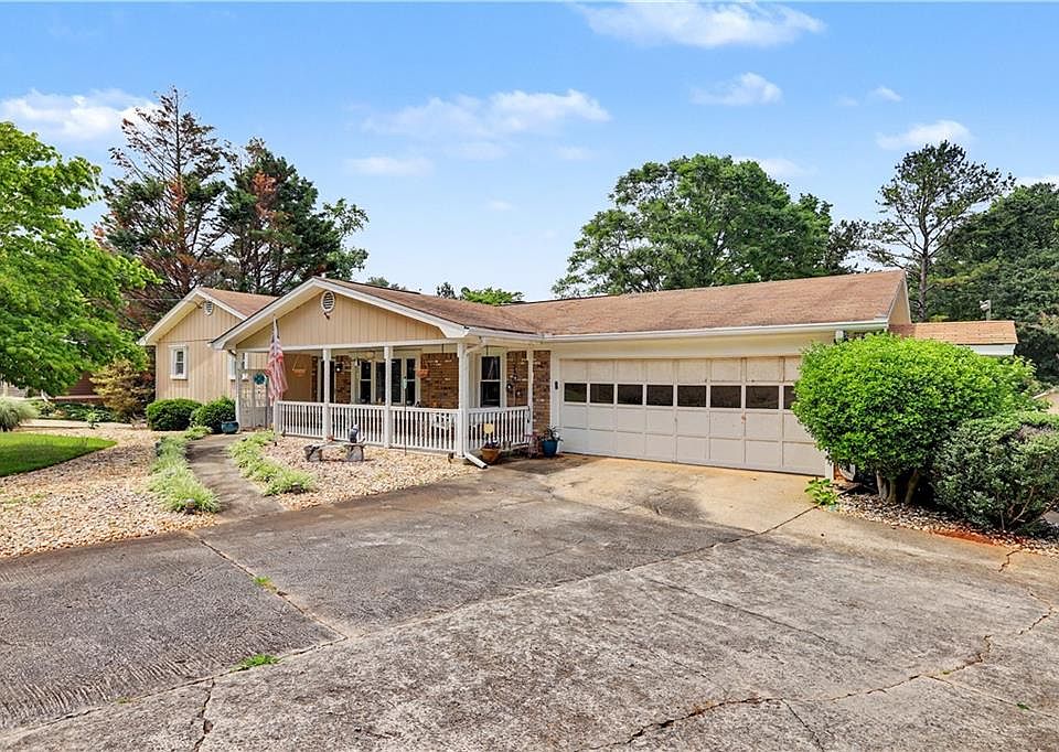 1st image of 2053 Mozelle Dr