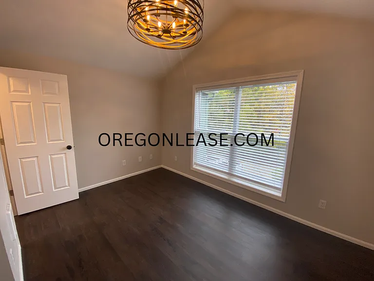 2 bed 2 bath South Eugene Townhome — Photo 9