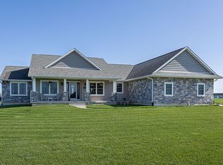 6364 Sandy Bottom Dr, Fulton, IL 61252