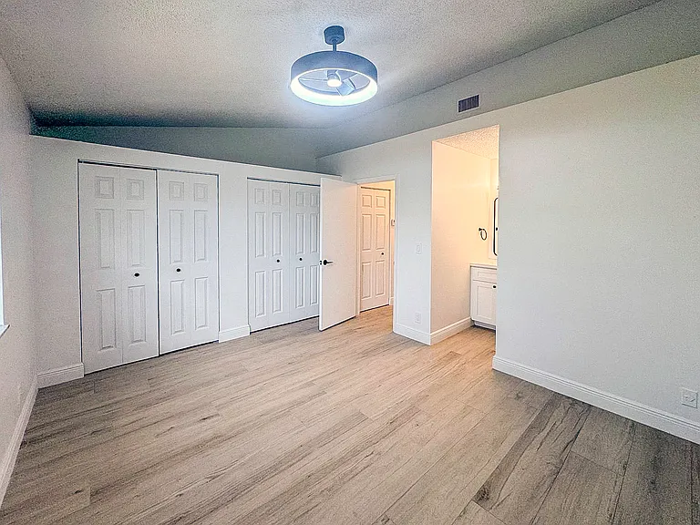 153 SW 3rd St — Photo 14