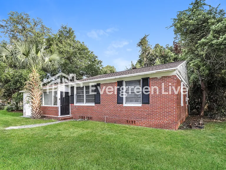 8258 Lexington Dr — Photo 2