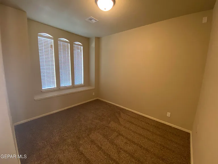 408 La Puesta Dr — Photo 4