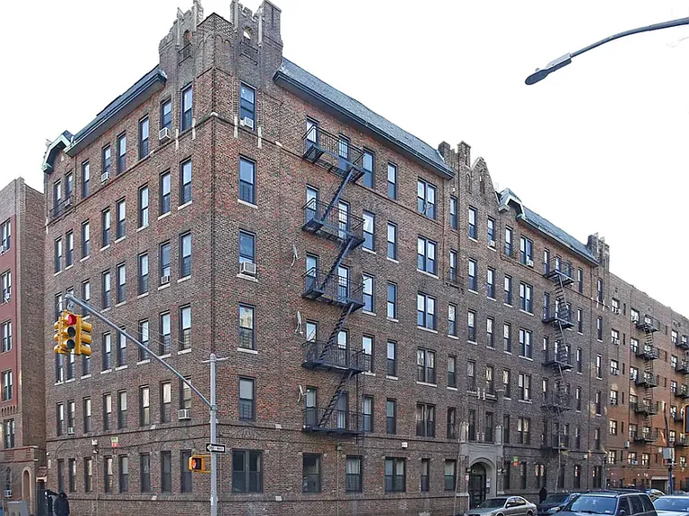 585 E 21st St #3J — Photo 11