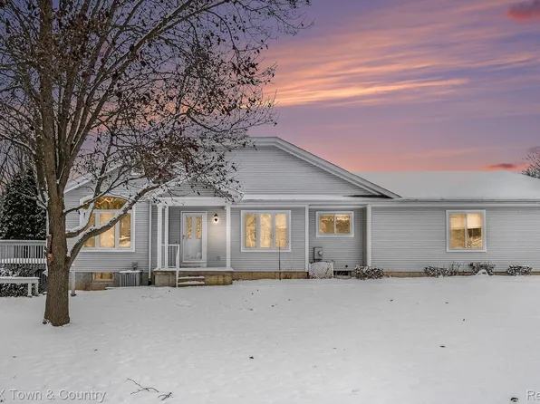 229 Aberdeen Ct, Flushing, MI 48433