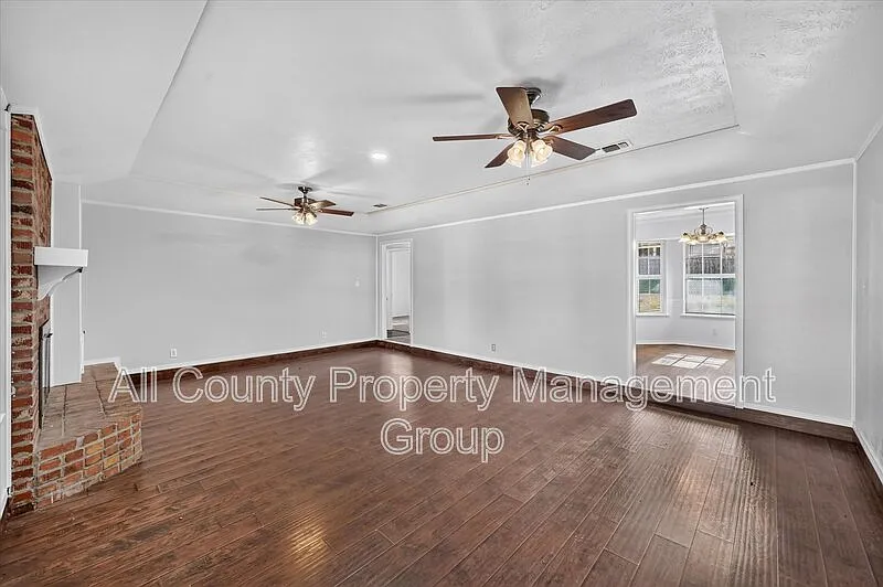 3 bed, 2.0 bath, 1573 sqft, $2,350 — Photo 4