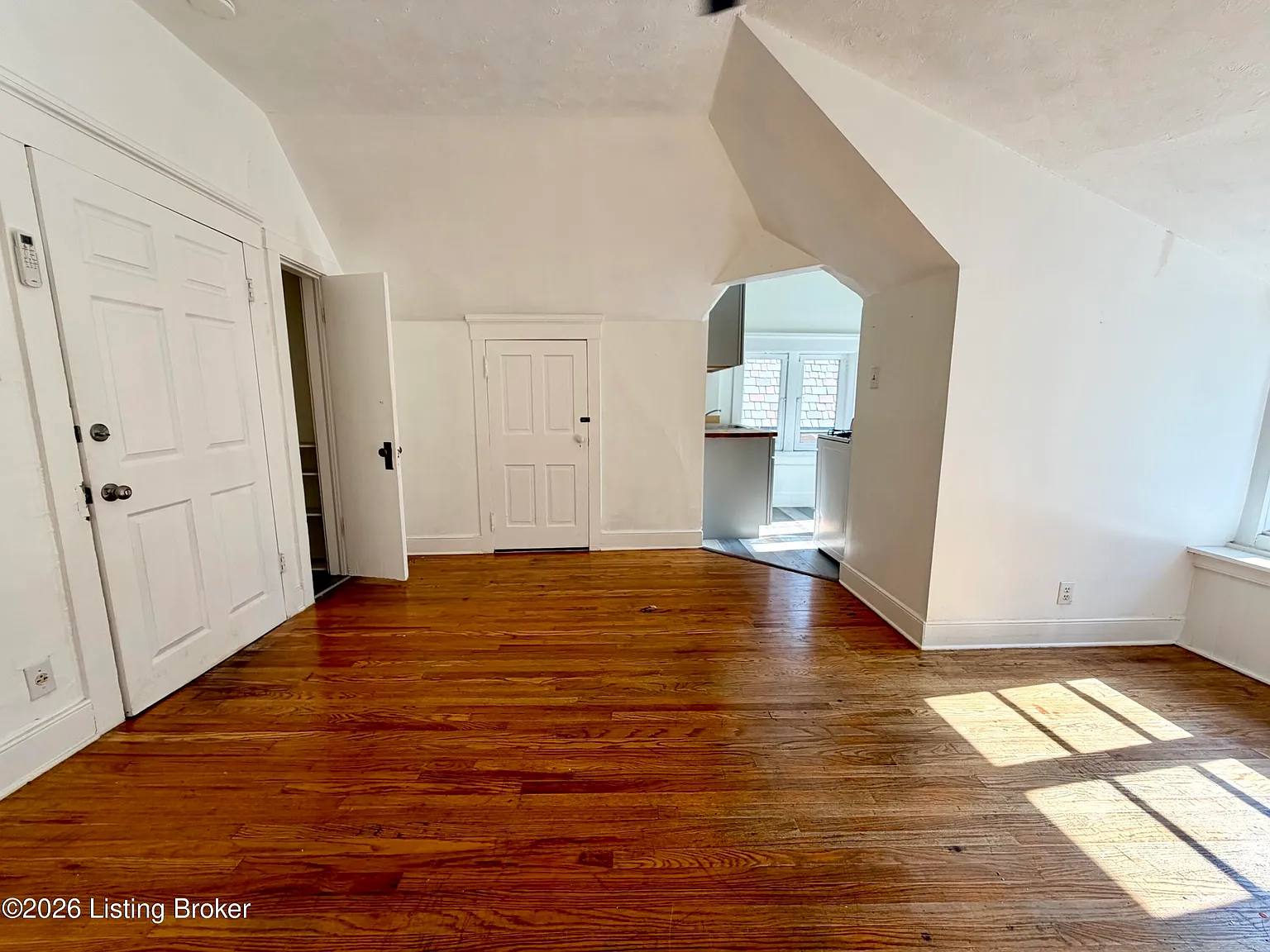 1 bed, 1.0 bath, 750 sqft, $1,050 — Photo 3