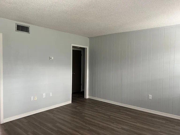 Manatee Bay Apartments — Photo 26