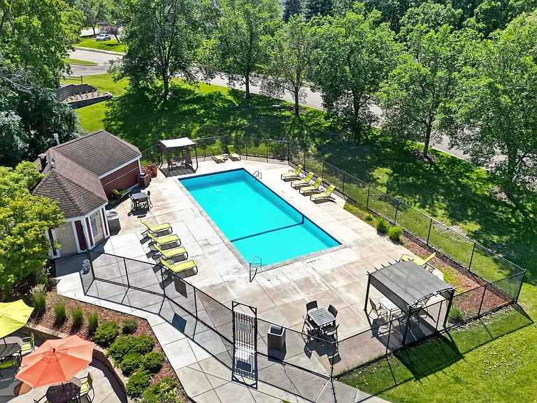 Bass Lake Hills Townhomes — Photo 5