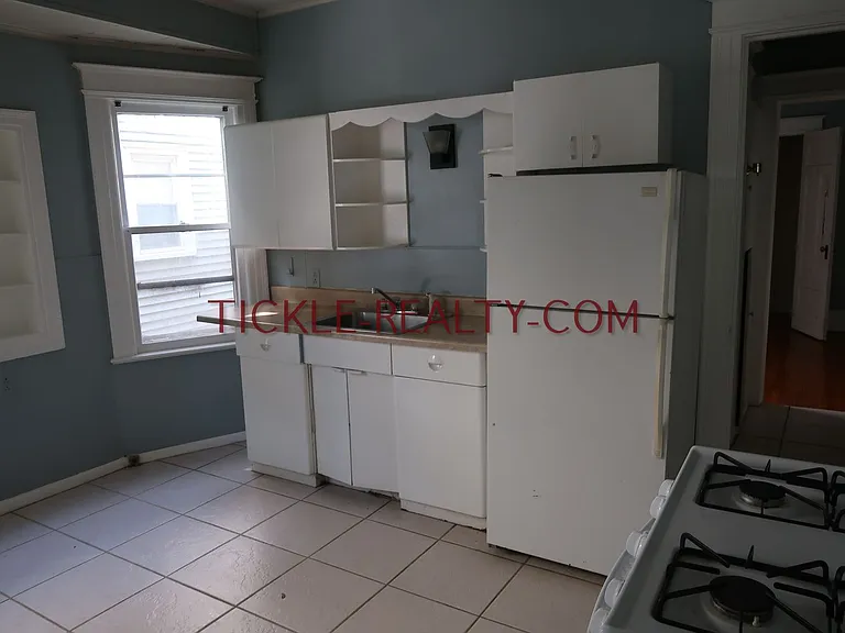 368 Alexander St — Photo 3