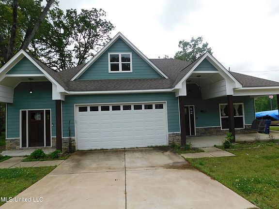 3rd image of 1457 Thunderbird Dr N