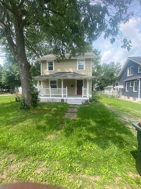 1st image of 1729 Roosevelt Ave NE