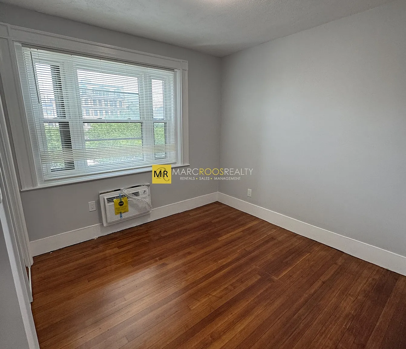 1 bed, 345 sqft, $2,700 — Photo 4