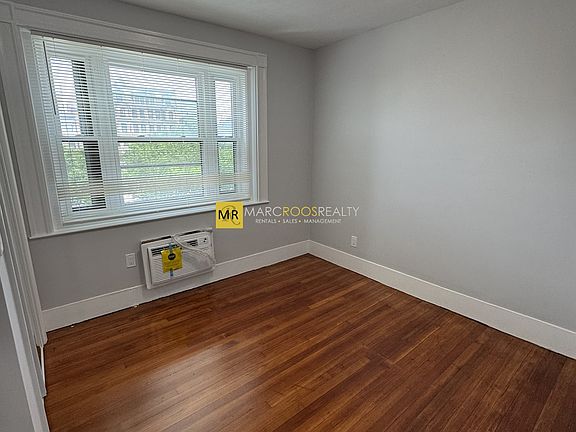 4th image of 476 Commonwealth Ave APT 4
