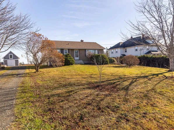 911 Highway 335, West Pubnico, NS B0W 3S0