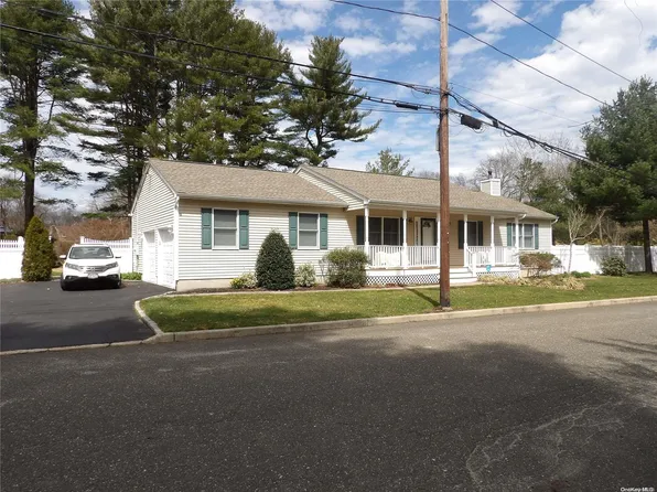 (undisclosed Address), Nesconset, NY 11767