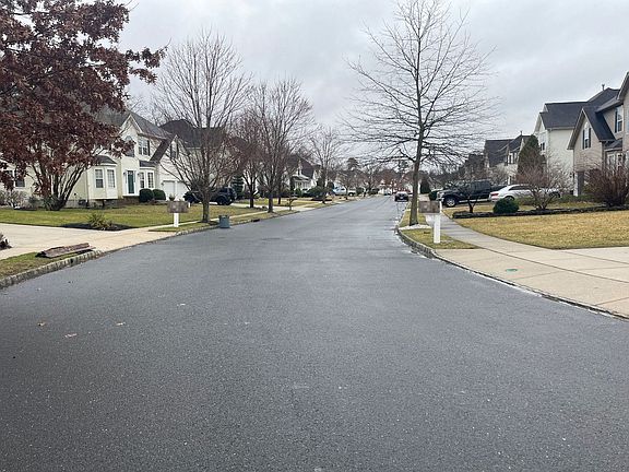 4th image of 38 Chancellor Park Dr