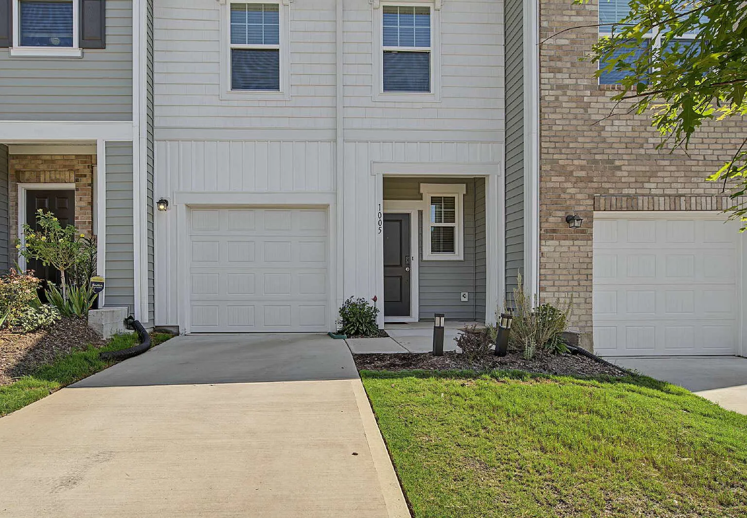 3 bed, 2.5 bath, 1386 sqft, $2,245 — Photo 2