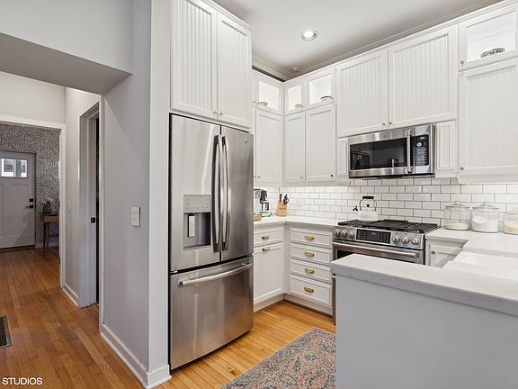 5th image of 2343 N Janssen Ave #1
