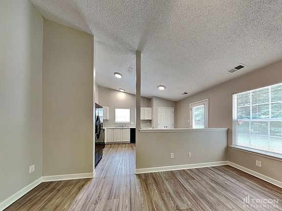 3rd image of 1821 Cagney St