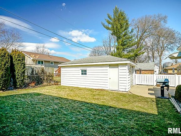 2nd image of 611 N Ashland Ct