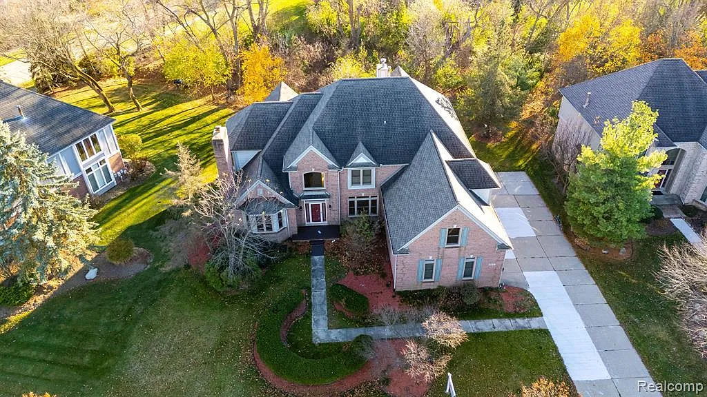 5 bed, 4429 sqft, $5,500 — Photo 1