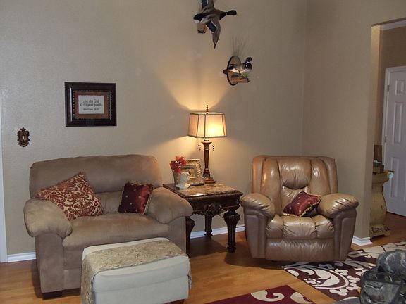 3rd image of 225 Lexington Dr