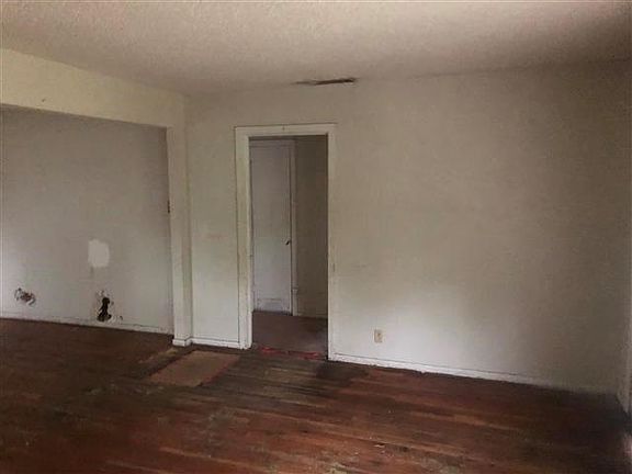 5th image of 2122 Harlandale Ave