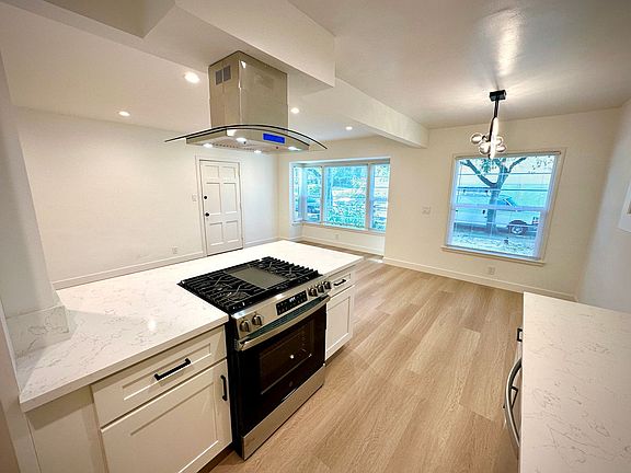 4th image of 1700 Del Valle Ave #1702