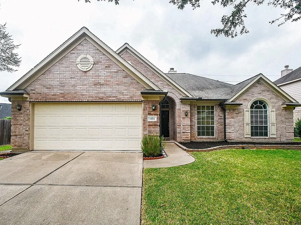 6811 Shelby Oaks Dr