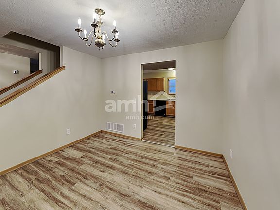 5th image of 460 Lilyfield Ln