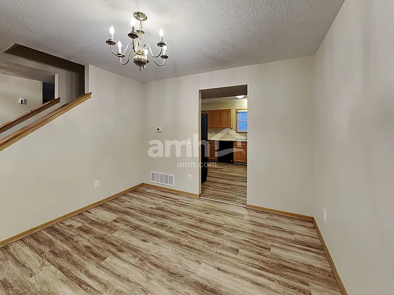 460 Lilyfield Ln — Photo 5