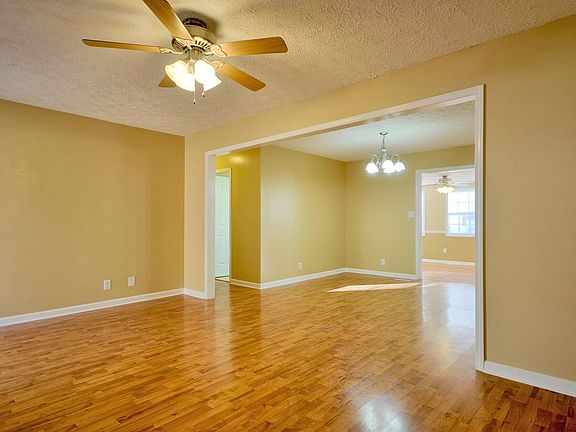 4th image of 144 Lexington Dr