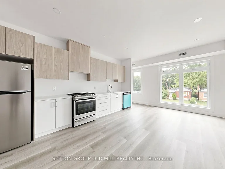 1927 Lawrence Ave W #4 — Photo 3