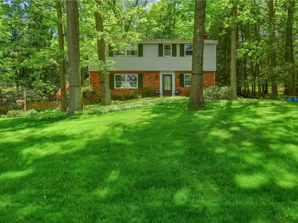 1036 Woodhill Dr, Gibsonia, PA 15044