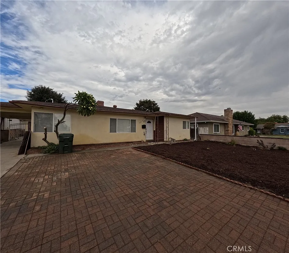 4 bed, 2221 sqft, $3,700 — Photo 2