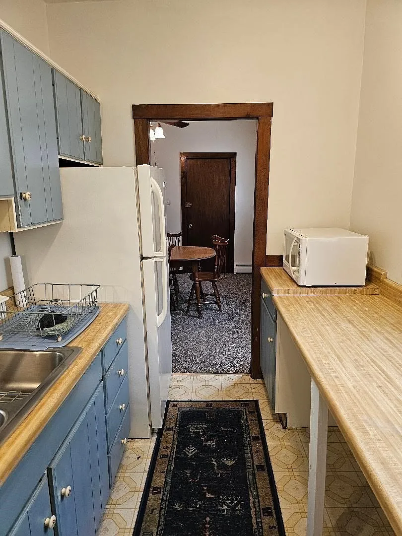 1 bed, 800 sqft, $1,300 — Photo 2