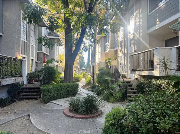 9140 Burnet Ave, North Hills, CA 91343