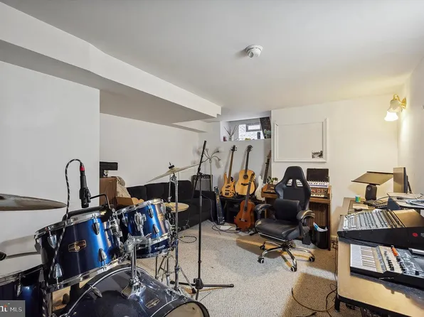 1521 Fontain St, Philadelphia, PA 19121