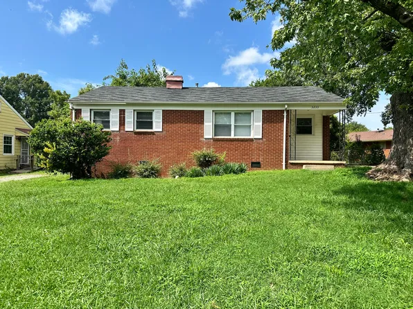 3233 Burbank Dr, Charlotte, NC 28216