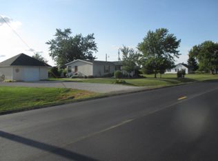 121 S Range St, Yale, IL 62481