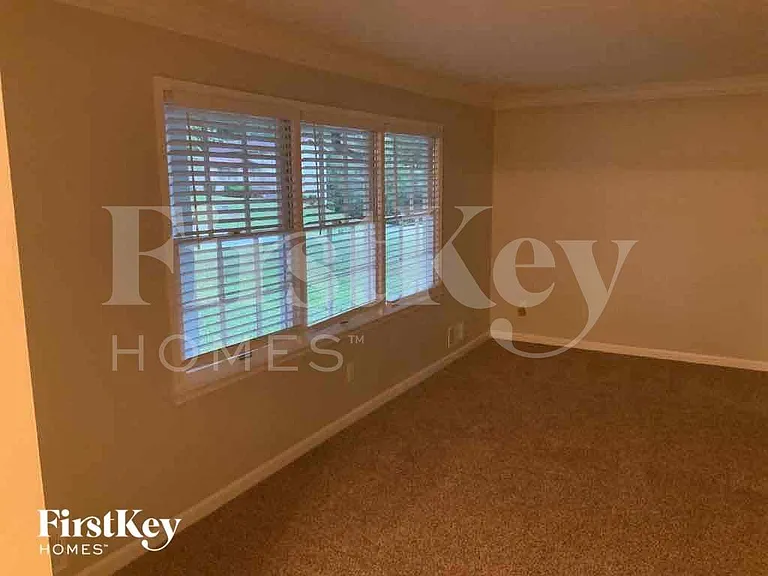 3267 Wintercreeper Dr — Photo 5