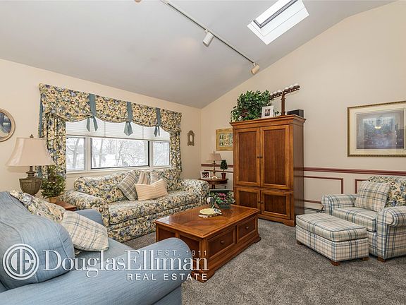 3rd image of 38 Leeds Blvd