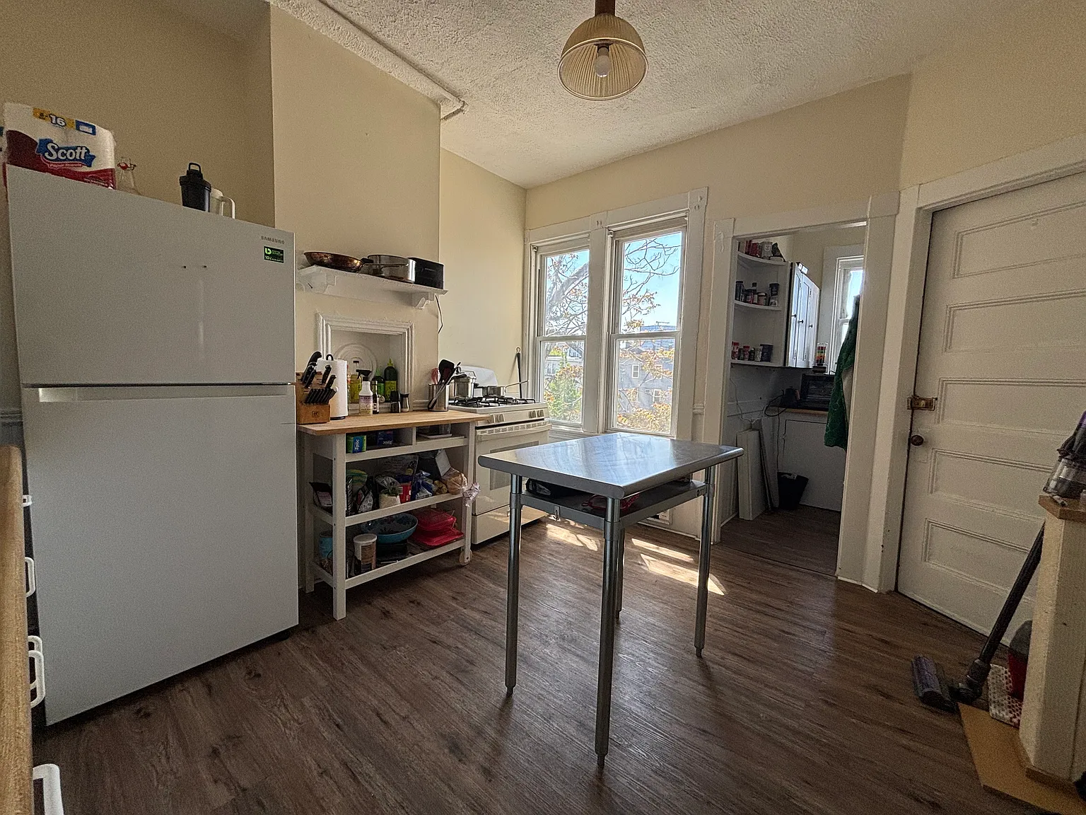 2 bed, 1000 sqft, $3,500 — Photo 4