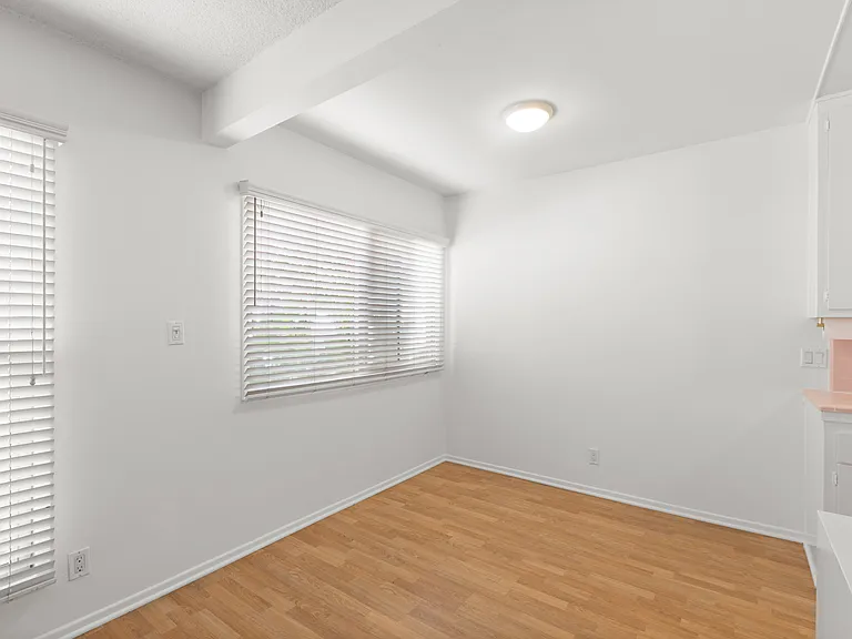 12817 Moorpark St #4 — Photo 7