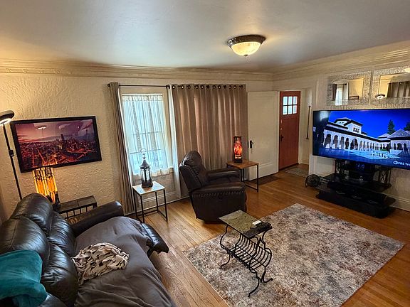 5th image of 7109 37th Ave #7111