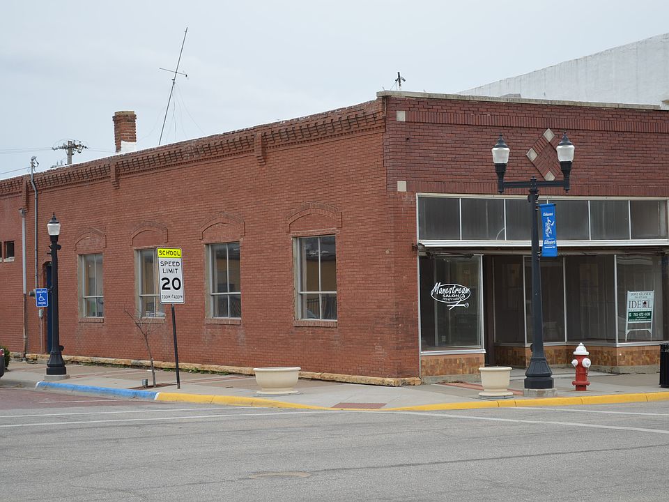 2nd image of 231 N Douglas