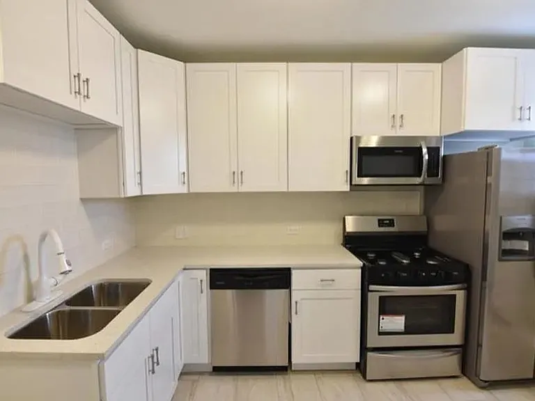 5318 W Monroe St — Photo 1